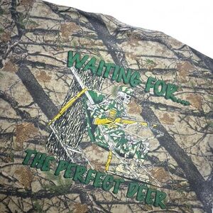 Vintage 90s Deer Hunting C Camouflage Graphic Tee - Green and Brown